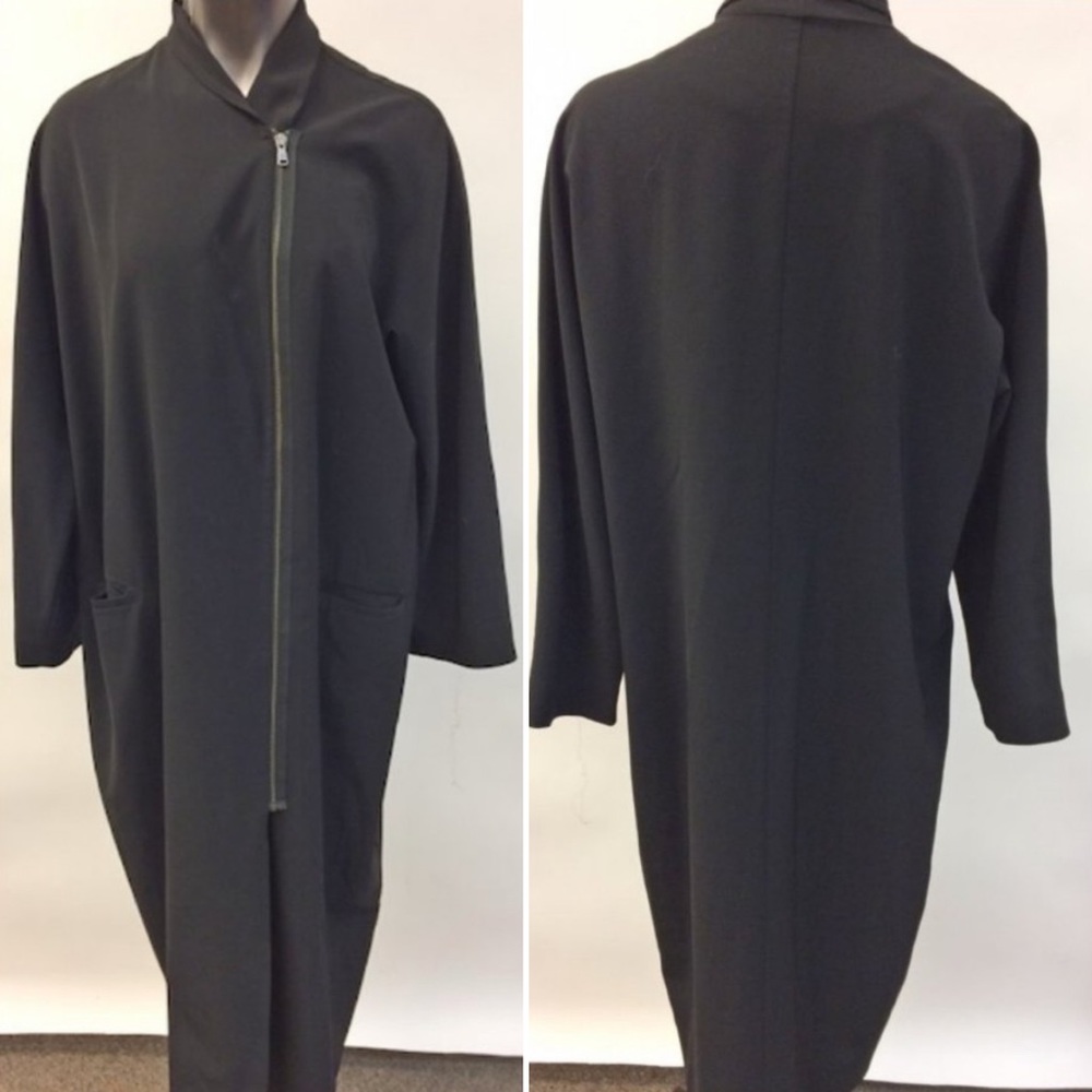 IVAN GRUNDAHL  Coat In Black